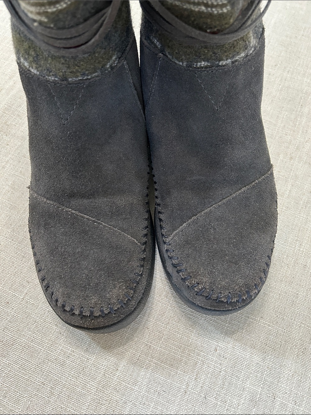 Toms Nepal Boots Grey Suede Red Aztec Knit Winter Women's Size 8 Warm Comfy - Picture 3 of 14